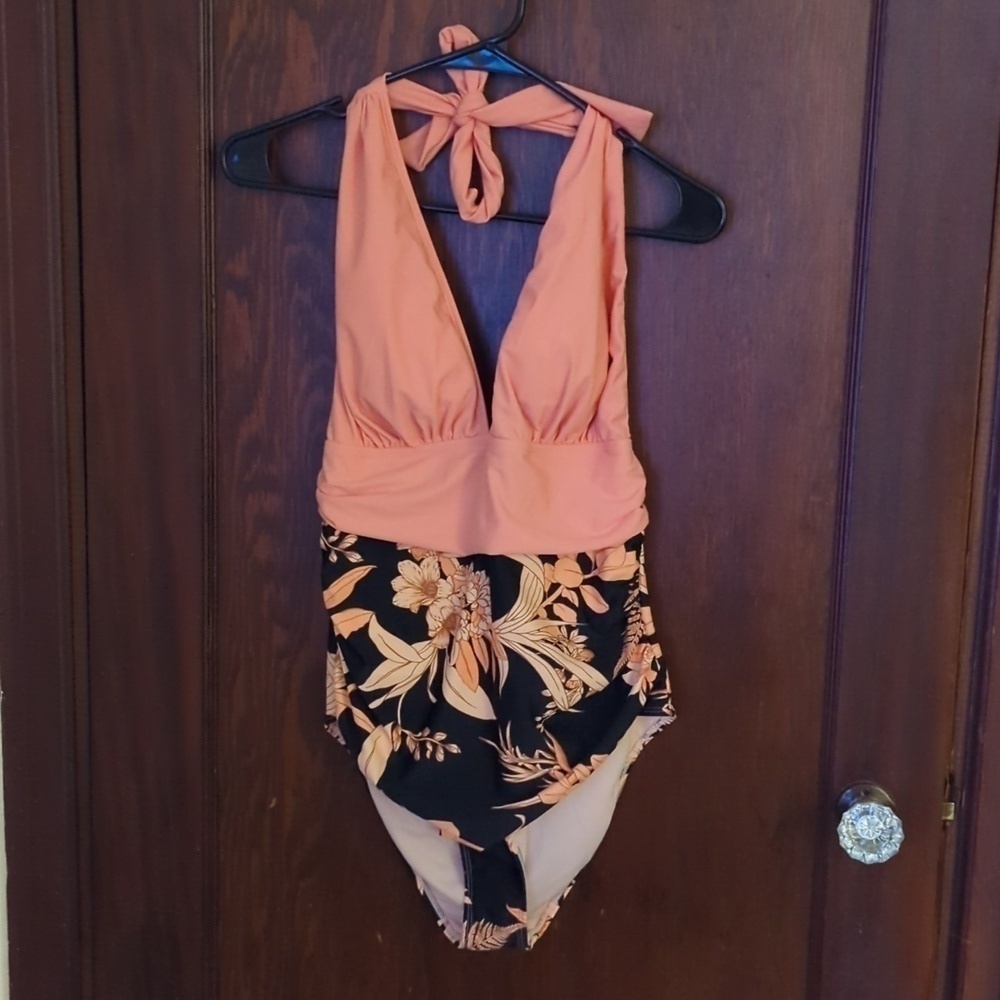 New with Tags Cupshe Peachy Pink & Floral One Piece Halter Swimsuit Size Large